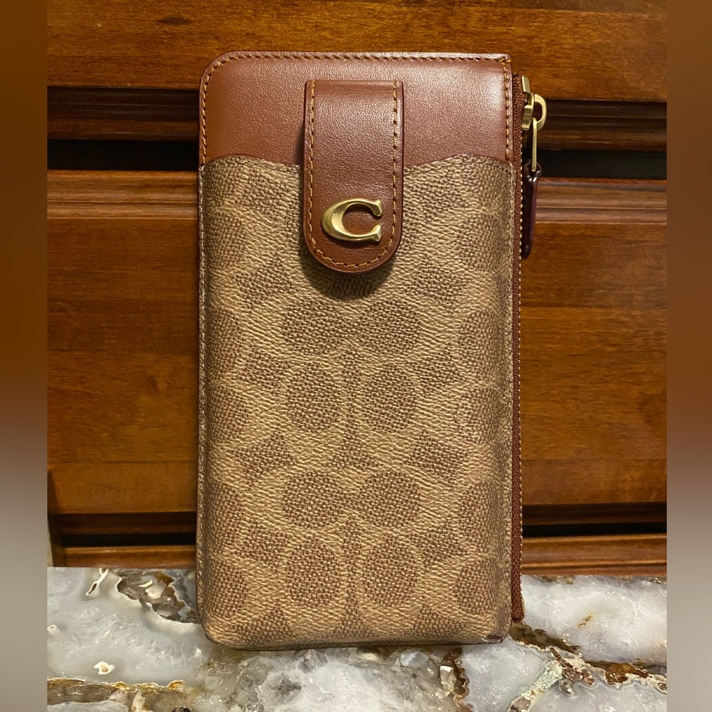 Coach Retail Phone Wallet - Signature - NWOT